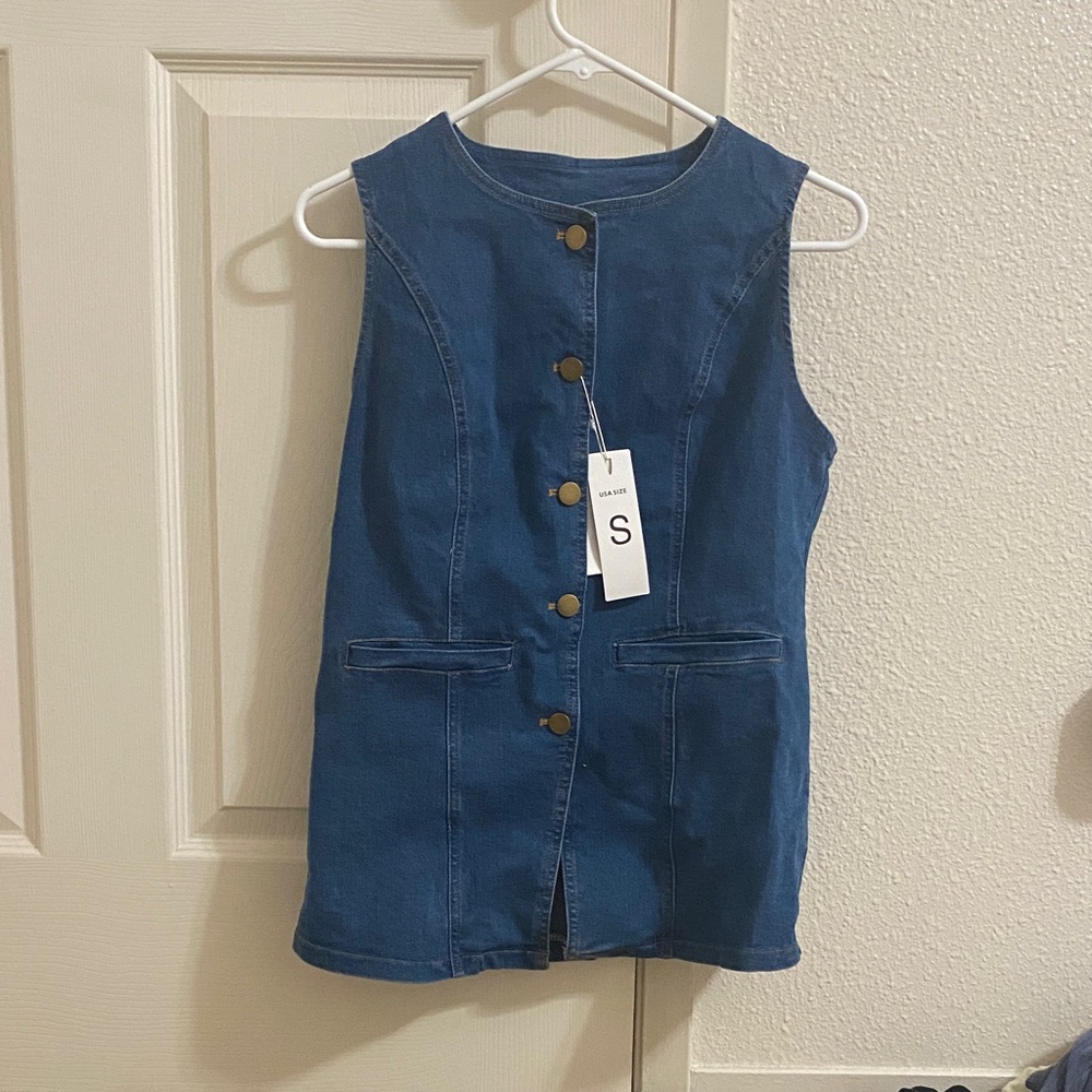 Amazon Women's Blue Sleeveless Denim Top